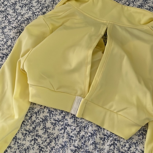 Yellow top - Picture 3 of 4